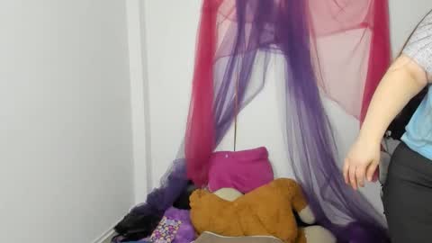 Snapshot of queensami7 chatting on 6, 4, 2026 Samantha online show from 6, 4, 2026