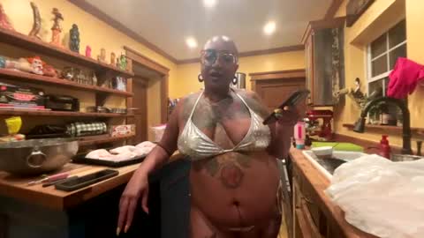 Snapshot of queensquirtntwerk chatting on 3, 8, 2026 Queen Hilarity online show from 3, 8, 2026