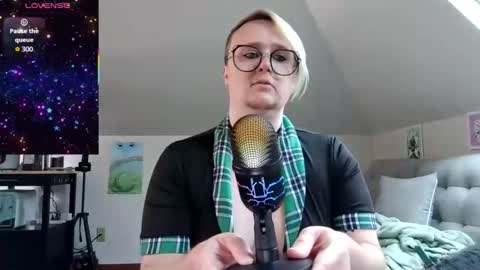 Snapshot of queerlyjaz chatting on 2, 5, 2026 queerlyjaz online show from 2, 5, 2026