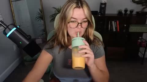 Snapshot of quervoqueen1 chatting on 4, 10, 2025 Bri online show from 4, 10, 2025