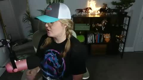 Snapshot of quervoqueen1 chatting on 4, 11, 2025 Bri online show from 4, 11, 2025