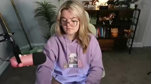 Snapshot of quervoqueen1 chatting on 15, 11, 2025 Bri online show from 15, 11, 2025