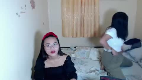 Snapshot of quinne_miles chatting on 5, 11, 2025 Quinne online show from 5, 11, 2025