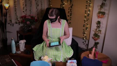Snapshot of quinnrmonroe chatting on 22, 12, 2024 QuinnMonroe online show from 22, 12, 2024