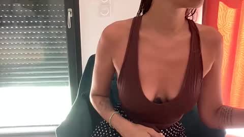 Snapshot of quinnyelena chatting on 11, 9, 2025 Quinnyelena online show from 11, 9, 2025