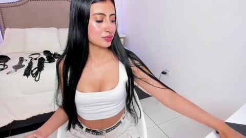 Snapshot of rachel_es chatting on 14, 4, 2026 RACHEL ES online show from 14, 4, 2026