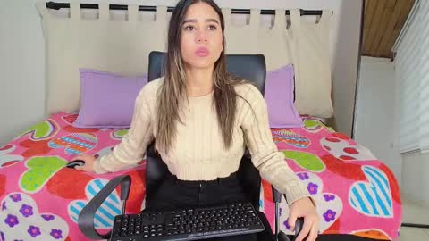 Snapshot of rachell_criss chatting on 4, 2, 2025 Rachell online show from 4, 2, 2025