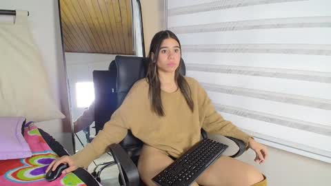Snapshot of rachell_criss chatting on 5, 2, 2025 Rachell online show from 5, 2, 2025