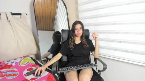 Snapshot of rachell_criss chatting on 9, 2, 2025 Rachell online show from 9, 2, 2025
