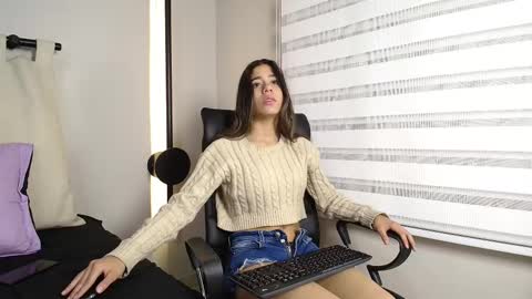 Snapshot of rachell_criss chatting on 16, 2, 2025 Rachell online show from 16, 2, 2025