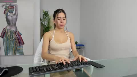 Snapshot of rachell_criss chatting on 18, 2, 2025 Rachell online show from 18, 2, 2025