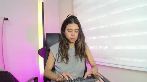 Snapshot of rachell_criss chatting on 1, 3, 2025 Rachell online show from 1, 3, 2025