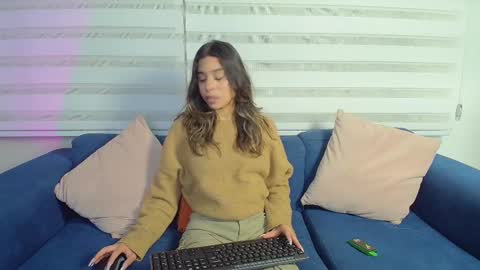 Snapshot of rachell_criss chatting on 6, 3, 2025 Rachell online show from 6, 3, 2025