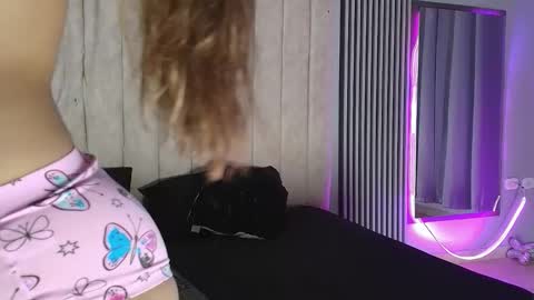 Snapshot of rachell_owen chatting on 3, 10, 2025 rachell_owen online show from 3, 10, 2025