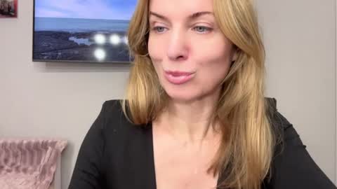 Snapshot of rachelldelicious chatting on 4, 2, 2025 Rachel online show from 4, 2, 2025