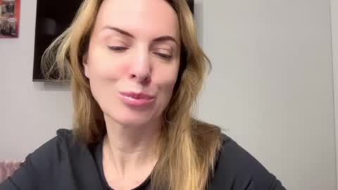 Snapshot of rachelldelicious chatting on 6, 2, 2025 Rachel online show from 6, 2, 2025