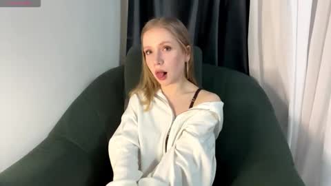 Snapshot of rachellegentile chatting on 15, 12, 2025 Alice online show from 15, 12, 2025