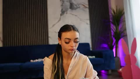 Snapshot of rachelravee chatting on 6, 4, 2026 Ann online show from 6, 4, 2026