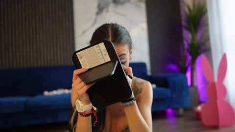 Snapshot of rachelravee chatting on 6, 4, 2026 Ann online show from 6, 4, 2026
