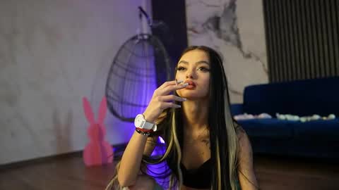 Snapshot of rachelravee chatting on 7, 4, 2026 Ann online show from 7, 4, 2026