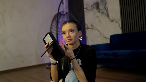 Snapshot of rachelravee chatting on 17, 4, 2026 Ann online show from 17, 4, 2026