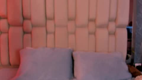 Radiant Naomi online show from 15, 4, 2026