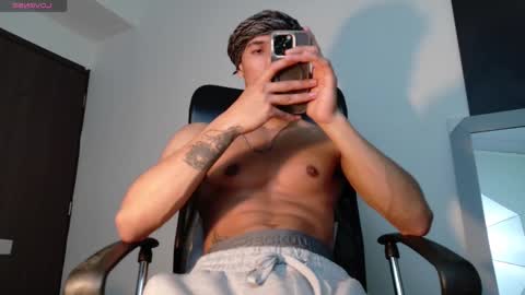 Snapshot of rafaelstone chatting on 17, 12, 2025 IG online show from 17, 12, 2025