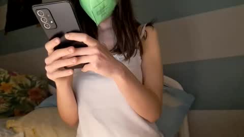 Bella online show from 8, 11, 2025