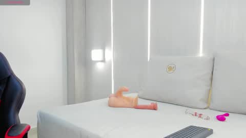 railey_rosse online show from 4, 3, 2025