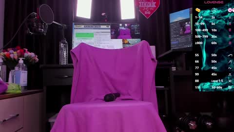 Snapshot of raissa_sky26 chatting on 8, 12, 2024 Laura online show from 8, 12, 2024