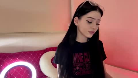 Snapshot of randiburt chatting on 15, 12, 2025 Luna online show from 15, 12, 2025