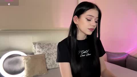Snapshot of randiburt chatting on 6, 1, 2026 Luna online show from 6, 1, 2026