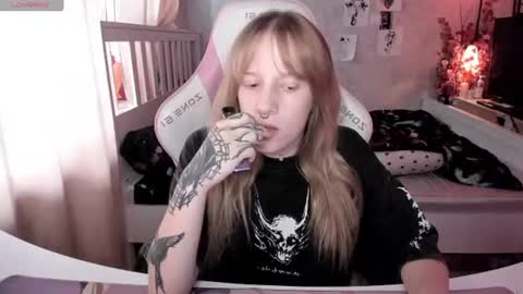 Snapshot of rapunzel_cute chatting on 10, 6, 2026 Rapunzel online show from 10, 6, 2026