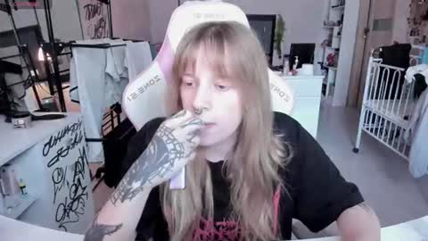 Snapshot of rapunzel_cute chatting on 18, 6, 2026 Rapunzel online show from 18, 6, 2026