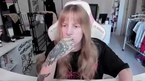 Snapshot of rapunzel_cute chatting on 22, 6, 2026 Rapunzel online show from 22, 6, 2026