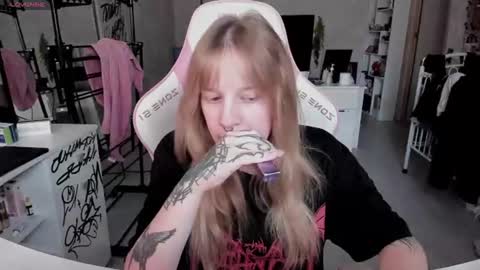 Snapshot of rapunzel_cute chatting on 26, 6, 2026 Rapunzel online show from 26, 6, 2026