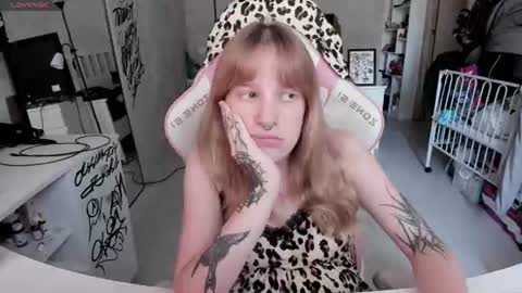 Snapshot of rapunzel_cute chatting on 1, 7, 2026 Rapunzel online show from 1, 7, 2026