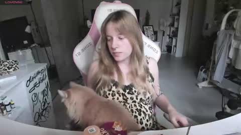 Snapshot of rapunzel_cute chatting on 9, 7, 2026 Rapunzel online show from 9, 7, 2026