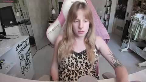 Snapshot of rapunzel_cute chatting on 17, 7, 2026 Rapunzel online show from 17, 7, 2026