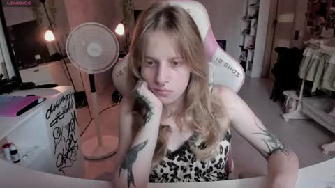 Snapshot of rapunzel_cute chatting on 1, 8, 2026 Rapunzel online show from 1, 8, 2026