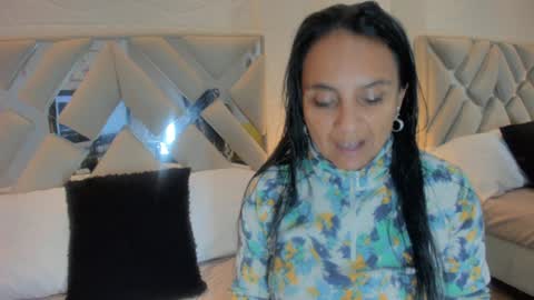Raquel Moore  online show from 3, 2, 2025