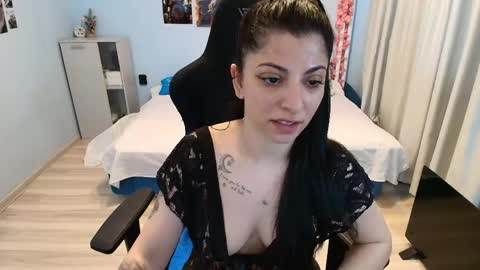 raven_haired_goddess online show from 14, 5, 2026