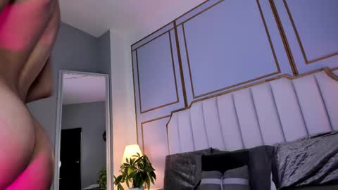 raven_jade_ online show from 2, 2, 2025