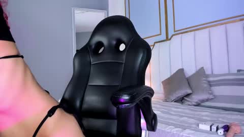 raven_jade_ online show from 26, 2, 2025