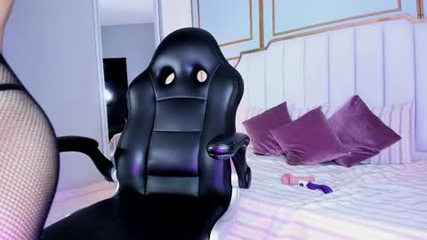 raven_jade_ online show from 1, 3, 2025