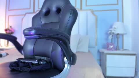 raven_jade_ online show from 9, 9, 2025