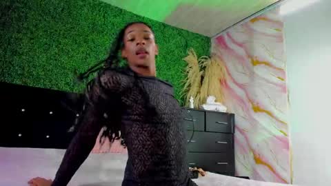 Raven kisses online show from 17, 4, 2026