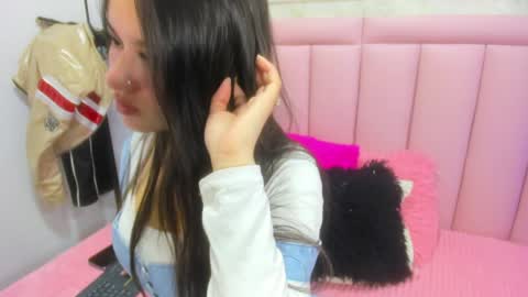 raven_loove online show from 8, 5, 2026