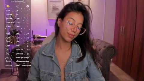 Snapshot of raven_stonee chatting on 7, 10, 2025 Raven online show from 7, 10, 2025