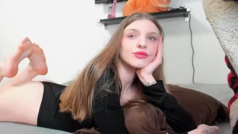 Snapshot of raveneusbiter chatting on 21, 6, 2026 Raveneusbiter online show from 21, 6, 2026
